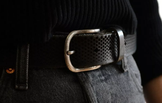 激光打标腰带，秋冬也能拥有玲珑曲线