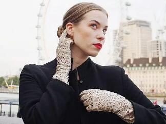 激光切割冬日手套 舞动在指尖的温度